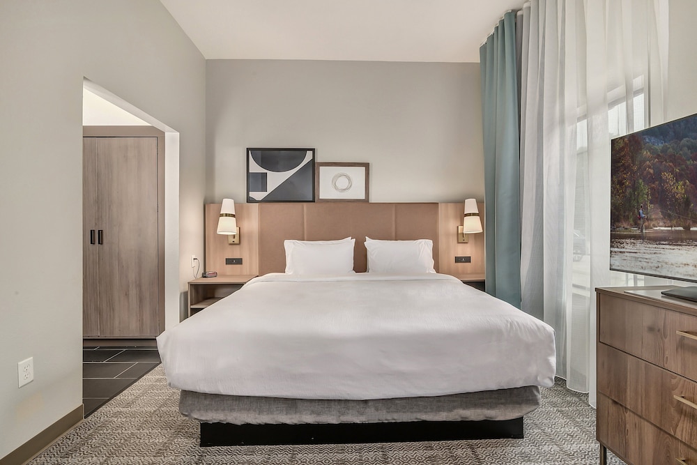 Staybridge Suites Tyler University Area 15/80