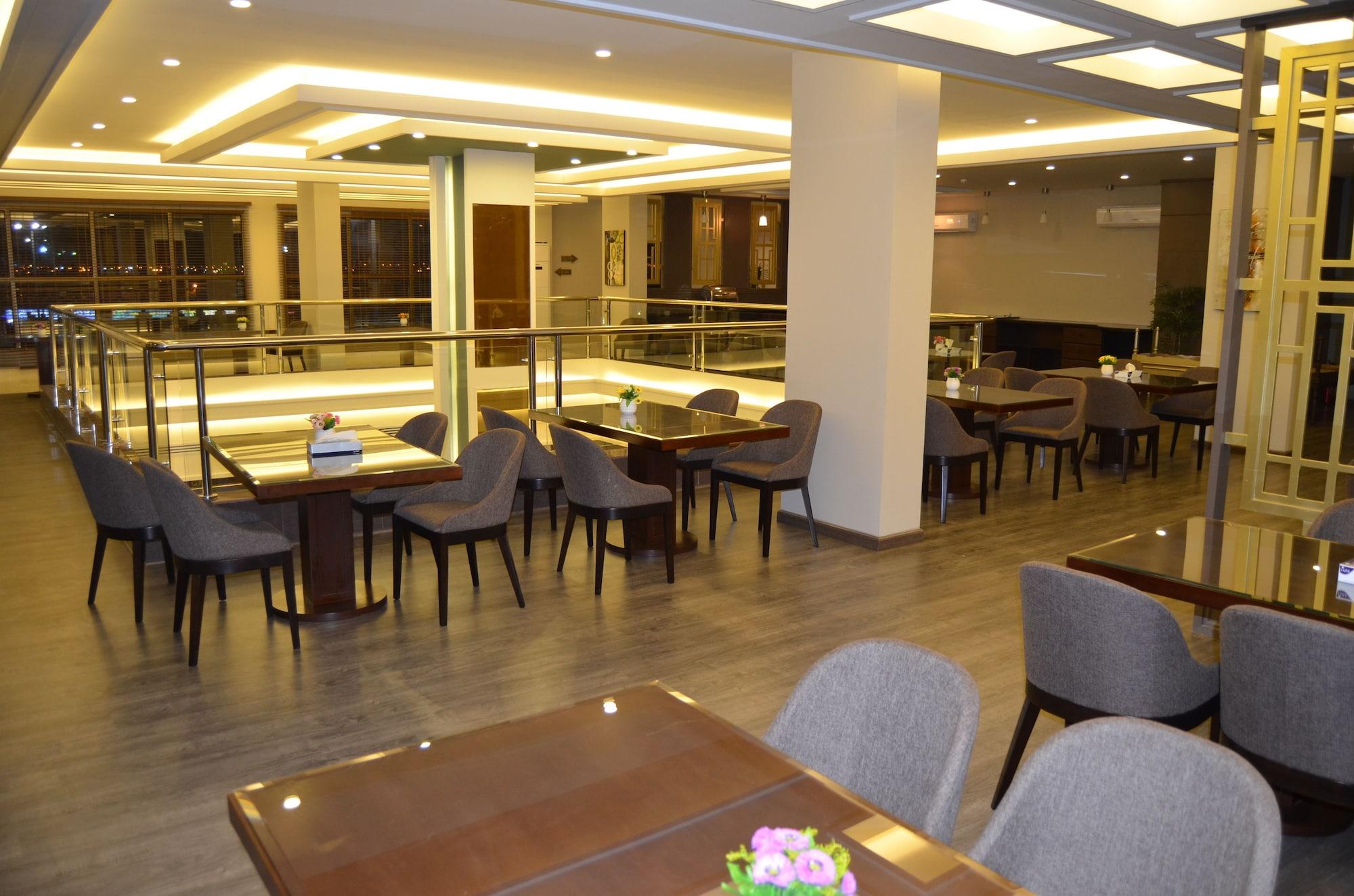 فندق تربل تري(Triple Tree Hotel) 47/50