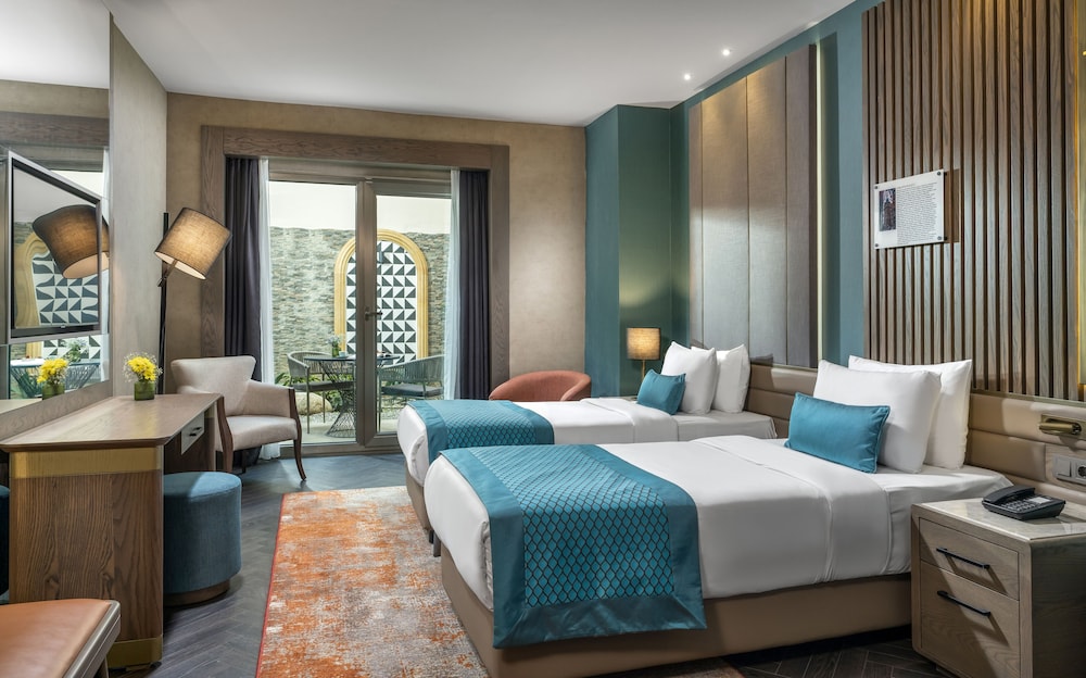 GARDEN, DELUXE, TWIN BEDS