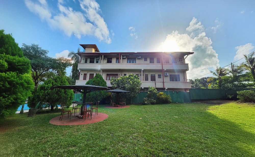 Green View Hotel 64/72