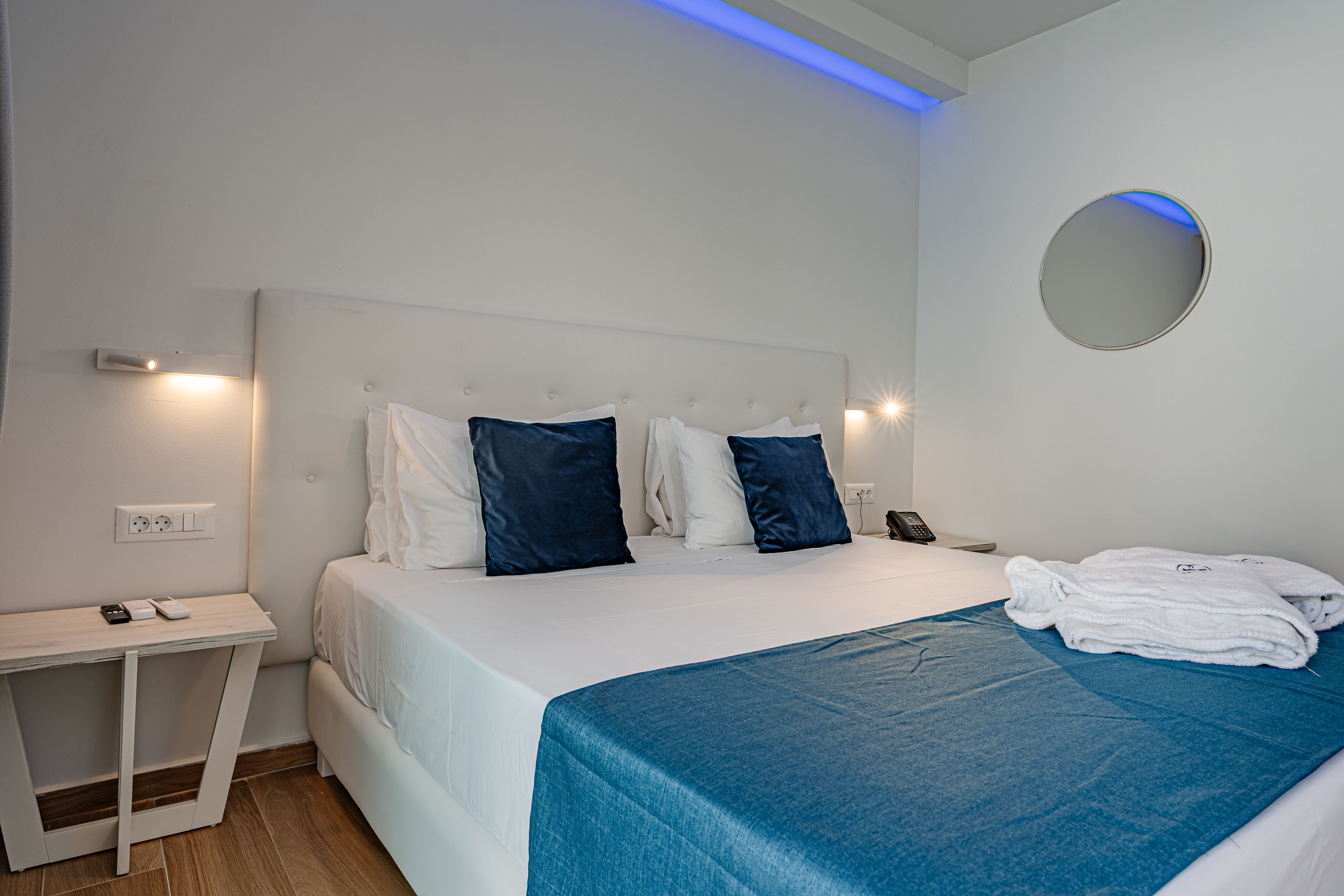 Junior Suite, Pool View, Sun Deck