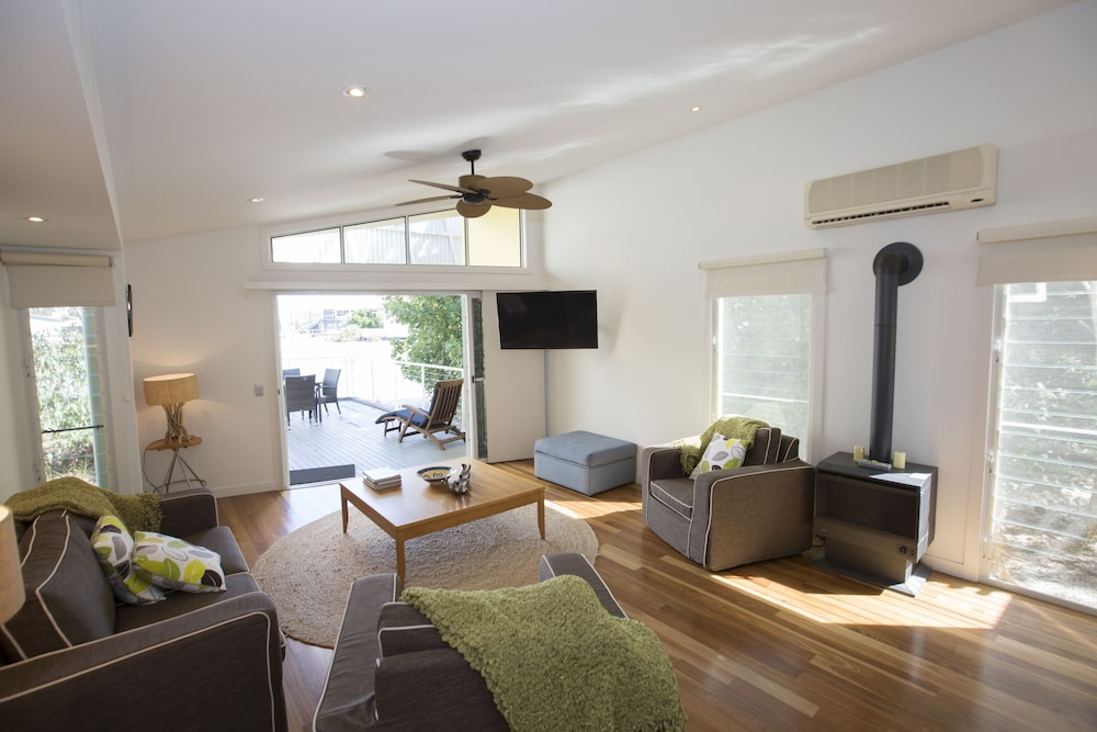 COURAN COVE ISLAND RESORT 23/50