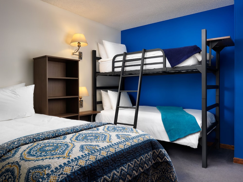HUNTINGDON MANOR(FORMERLY Huntingdon Hotel & Suites) 24/50