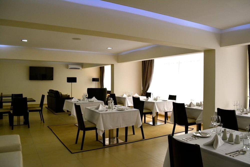 New Brookfields Hotel 33/43