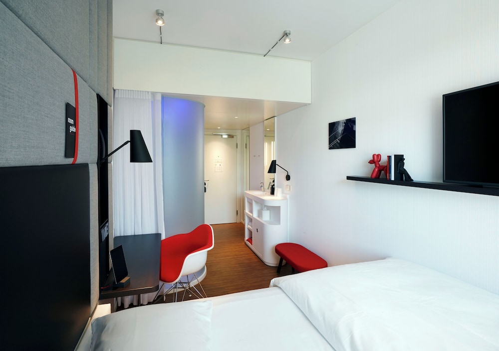 ROOM, KING BED, HIGH FLOOR