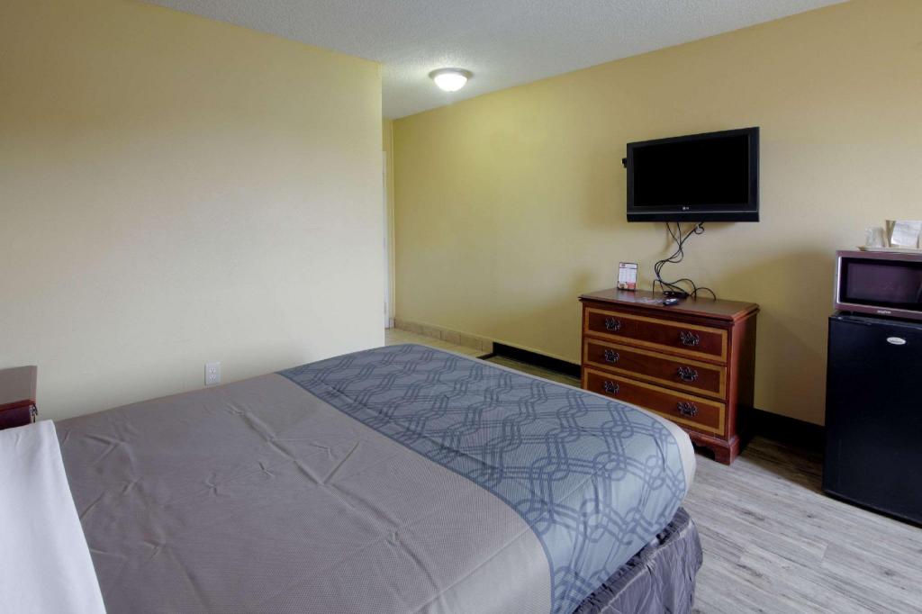 غرفة بسرير كوين للمدخنين، Econo Lodge Town Center 3/6