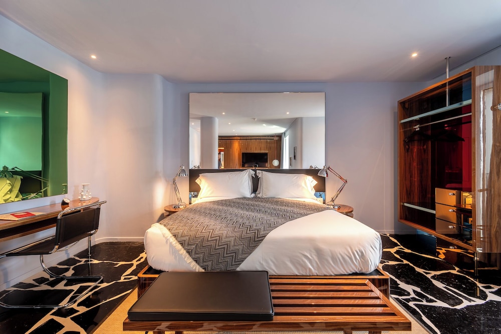 JUNIOR SUITE
