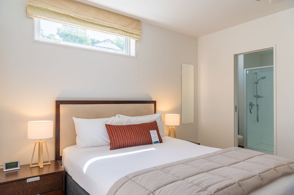 Boulcott Suites 18/70