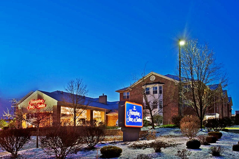 Hampton Inn Suites Cleveland Independence 2/40