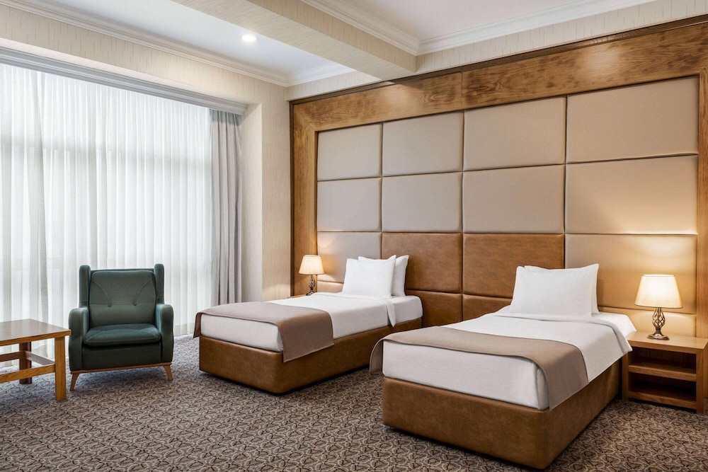 DELUXE, SINGLE BED