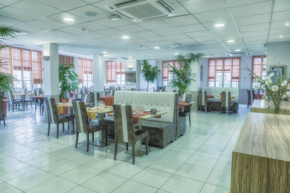 Kyriad Orange Centre 41/69