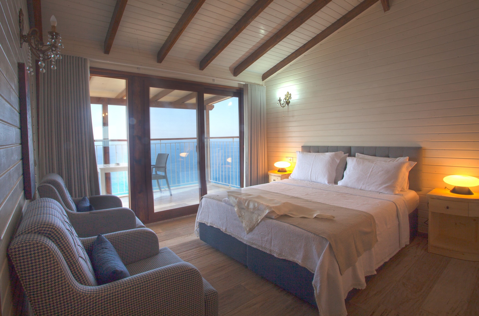 DELUXE, BUNGALOW