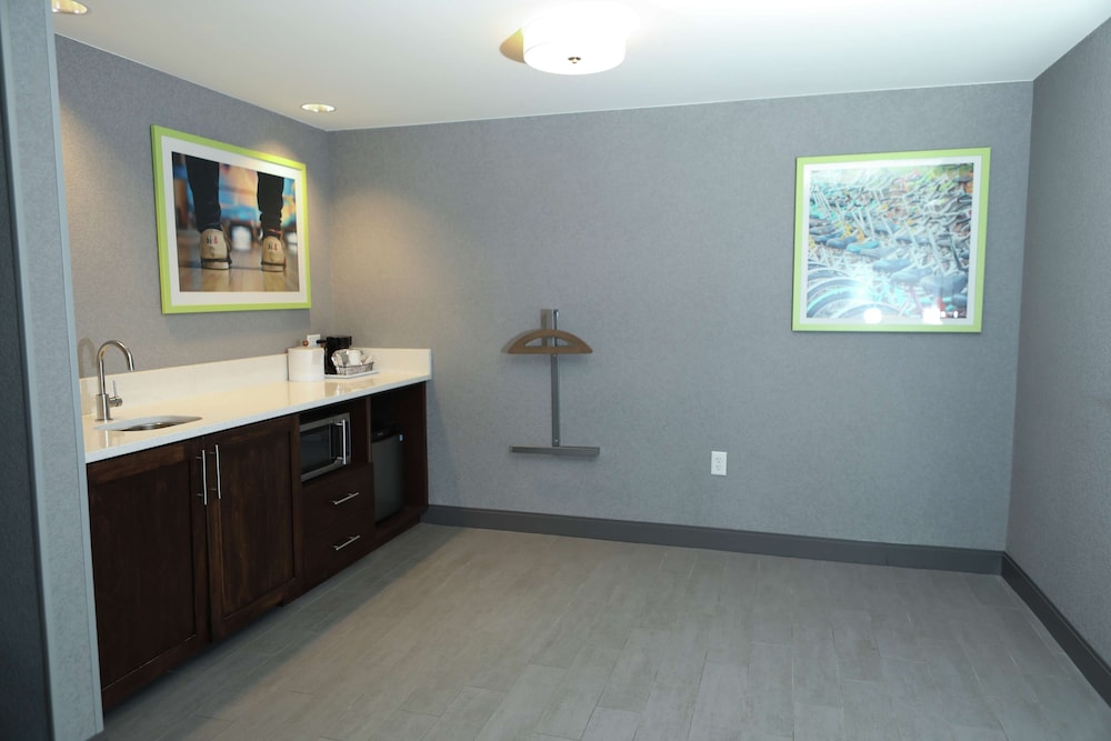Hampton Inn & Suites Burlington IA 9/46