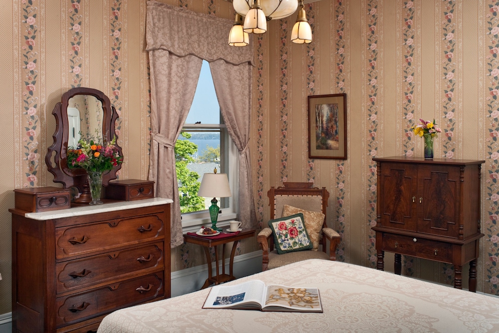 Old Rittenhouse Inn 45/50