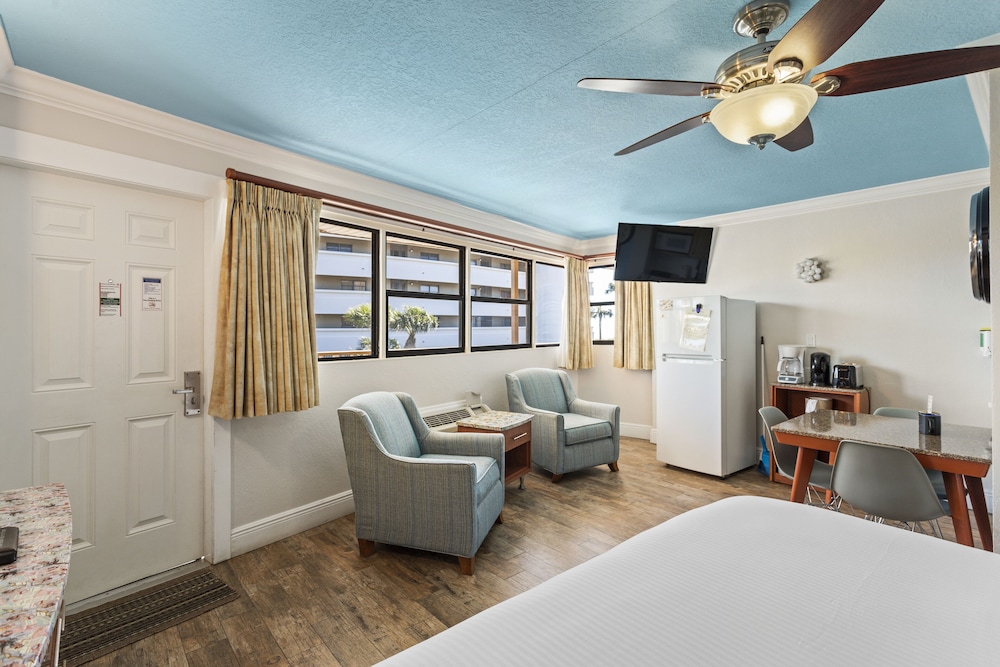 Plaza Beach Hotel Beachfront Resort 14/47