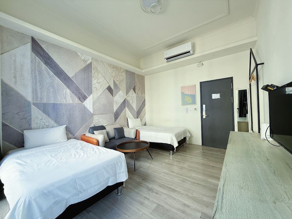 ROOM, TWIN BEDS