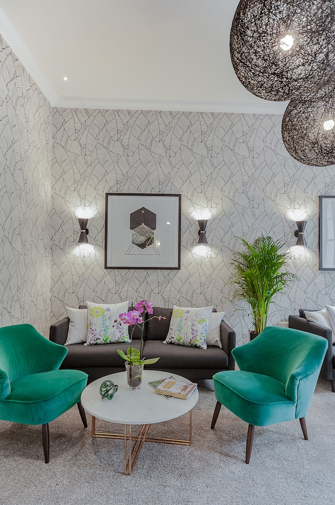 MENTONE HOTEL 55/78