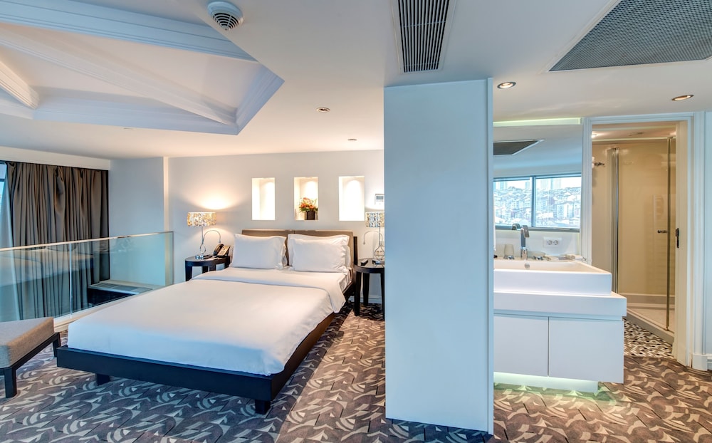 DUPLEX, SUITE, KING BED