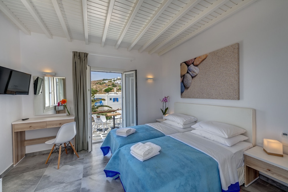 SUPERIOR, DOUBLE OR TWIN BED