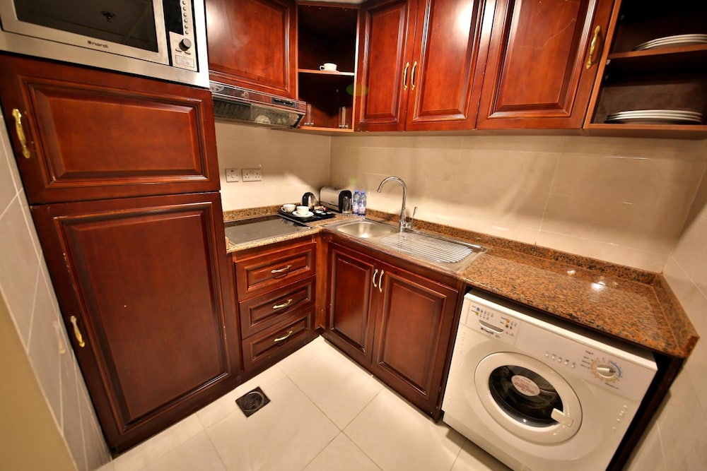 Midtown Furnished Apartments 31/34