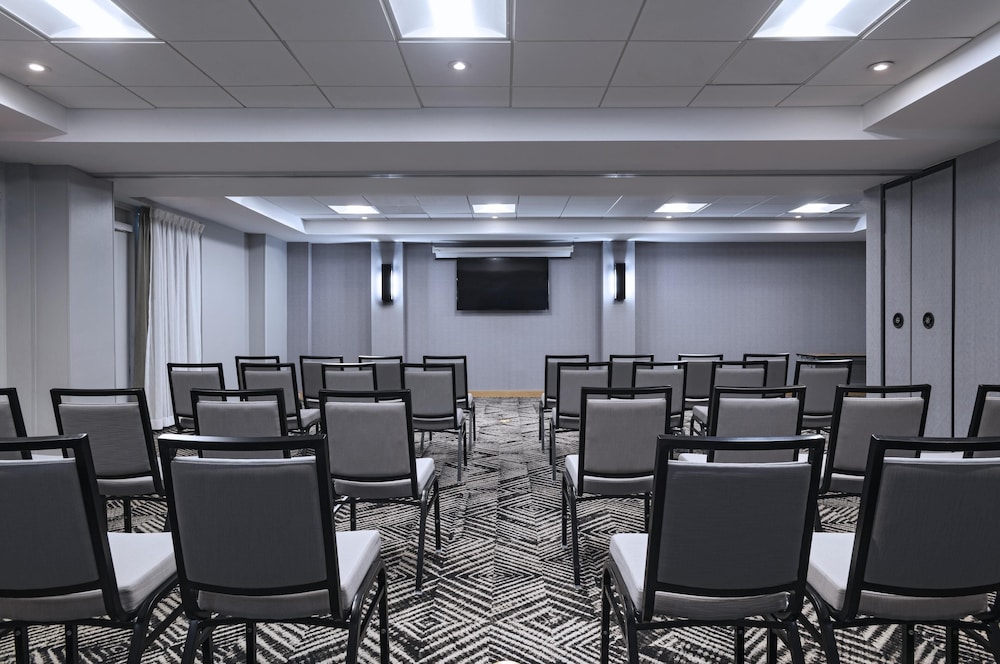 Hyatt Place Austin/Arboretum 64/69