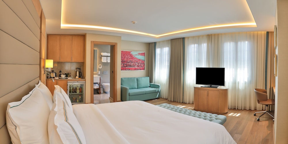 DELUXE, DOUBLE BED