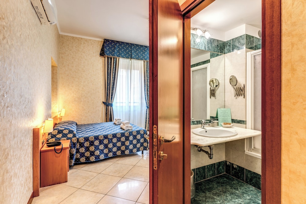 Orlanda Hotel 47/50