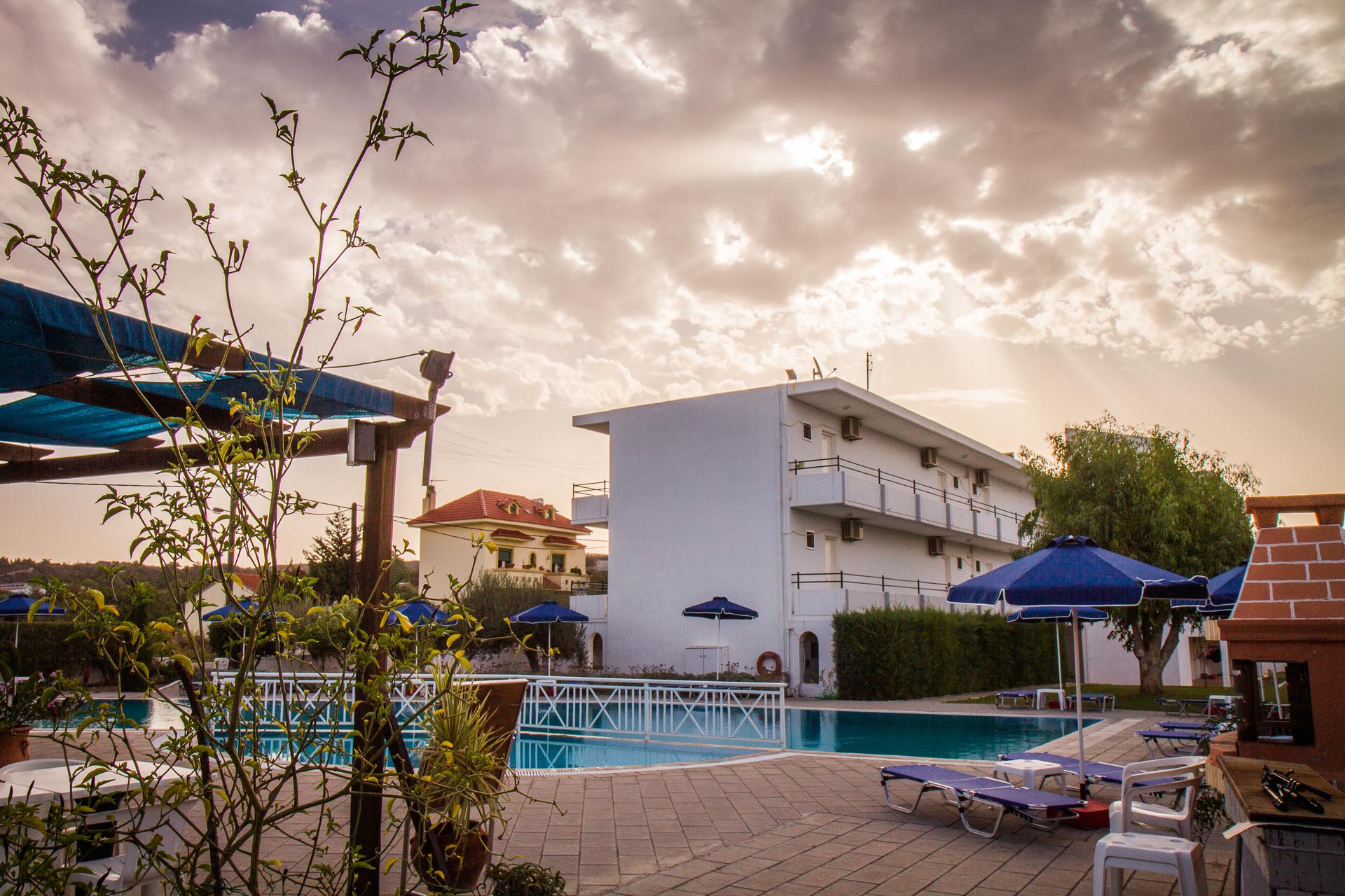 Alkmini Hotel 8/23