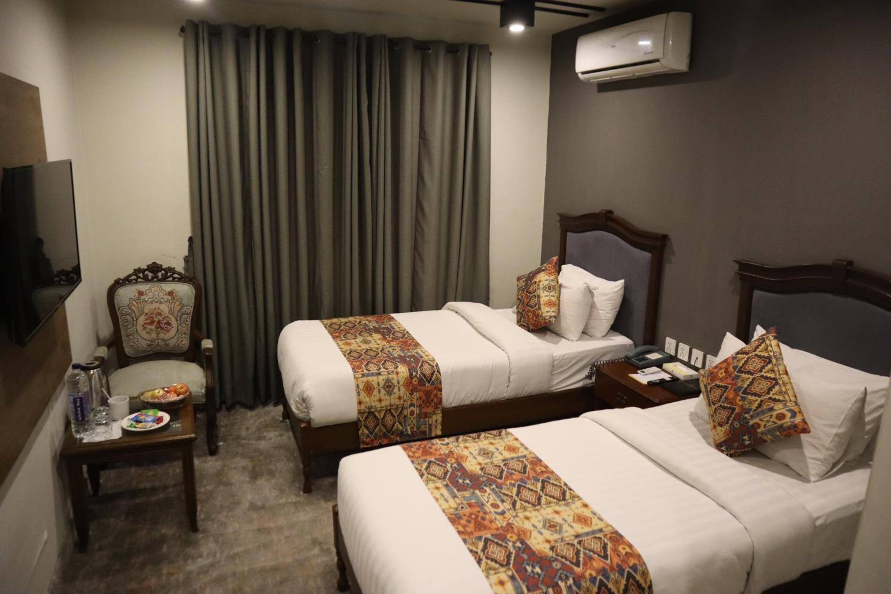 Standard, Twin Beds