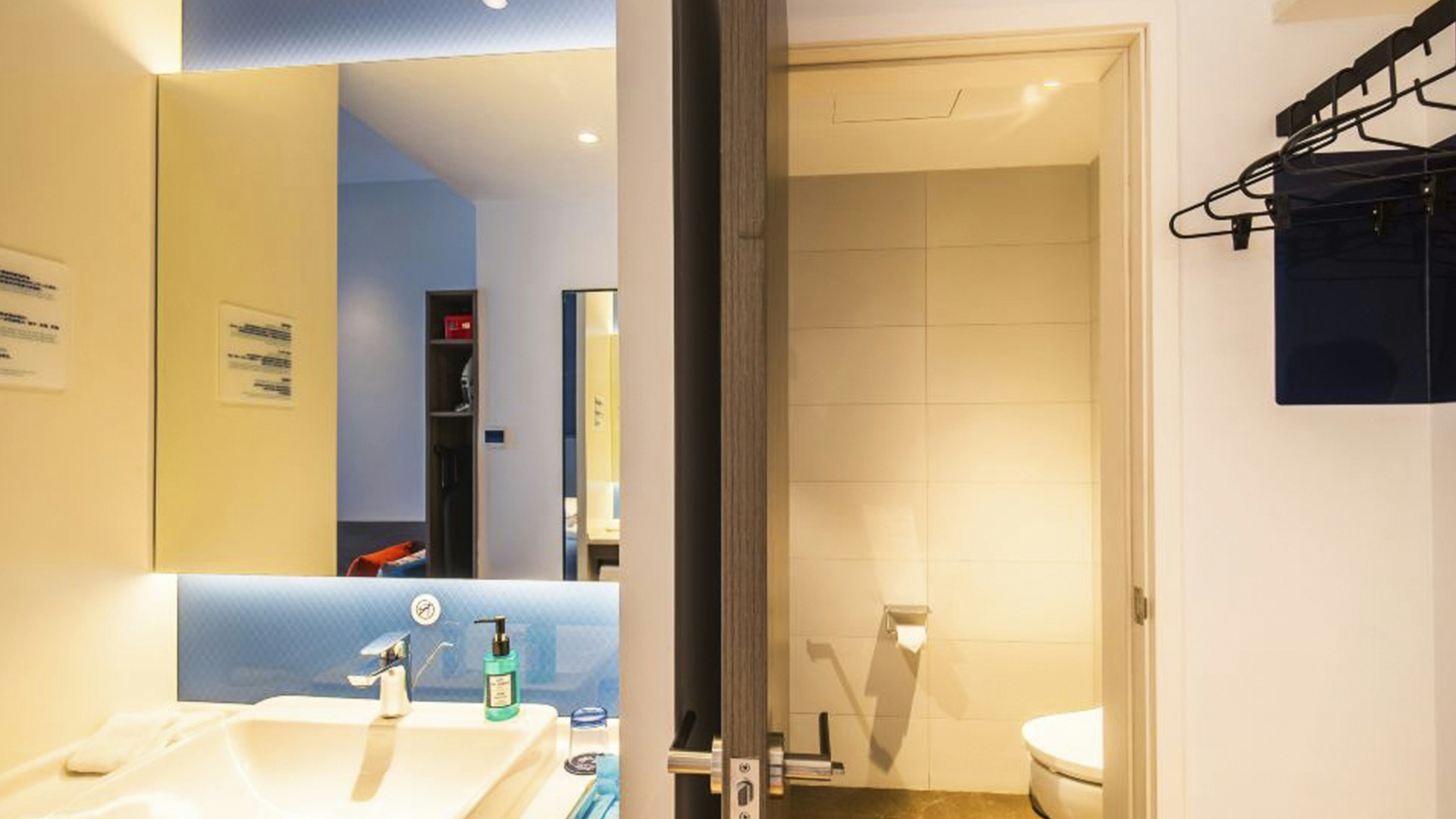 Holiday Inn Express Kunming West 47/49