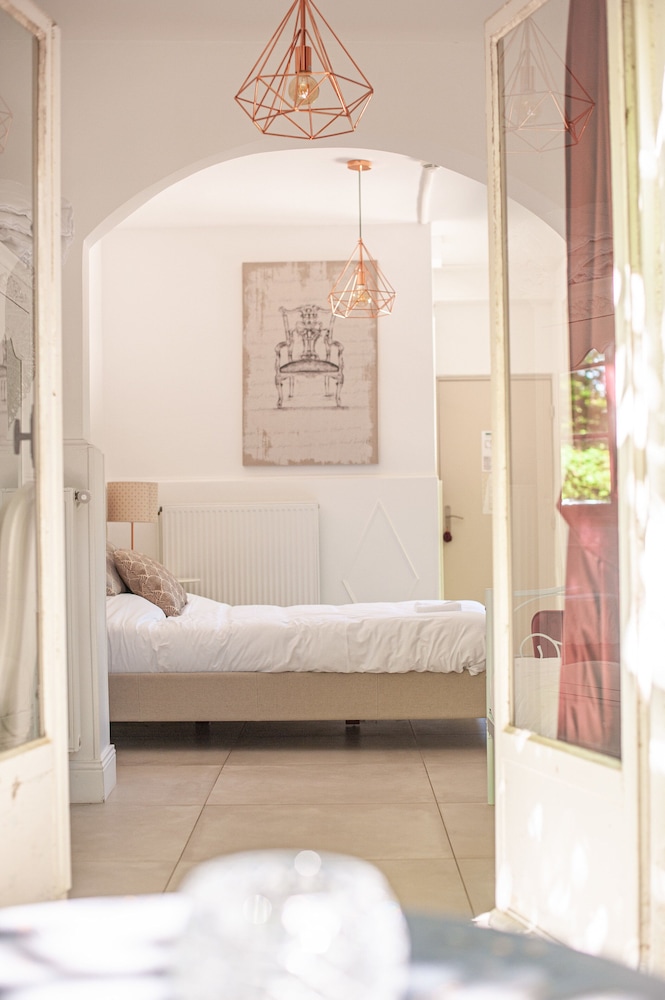 Chateau des Ayes 2/50