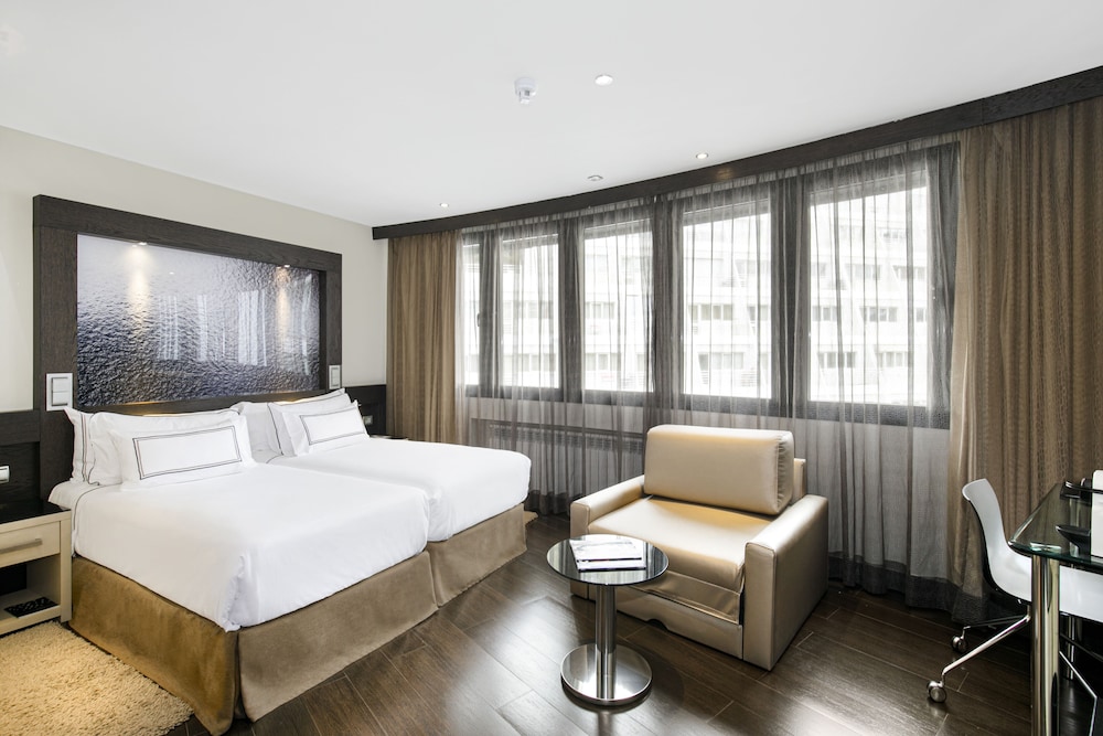 The Level, Deluxe, Twin Beds