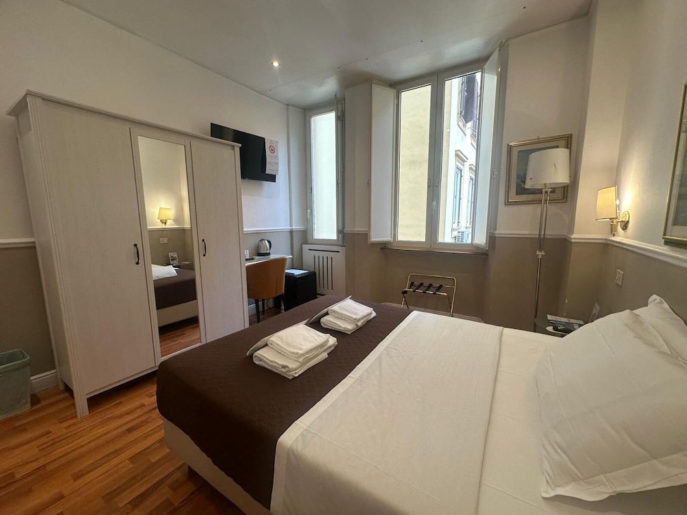 Hotel Porta Pia 8/49