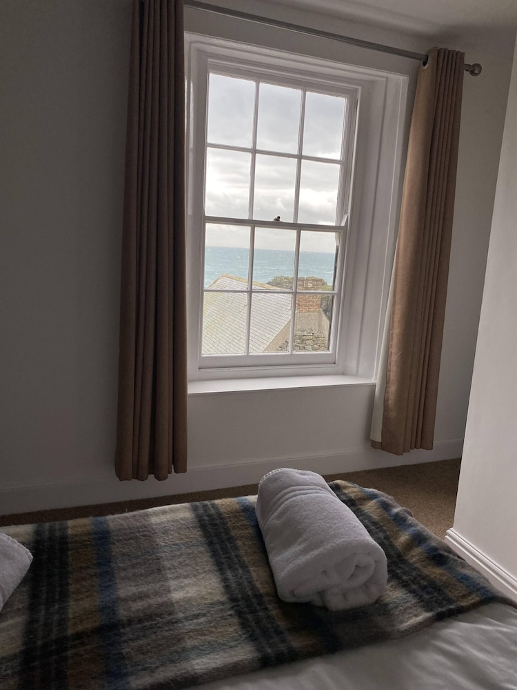 Cadgwith Cove Inn 8/50