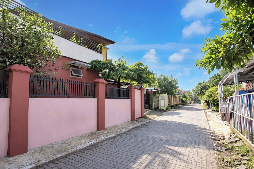 Hotel O near UGM formerly Bayang Brothers Guest House 50/55