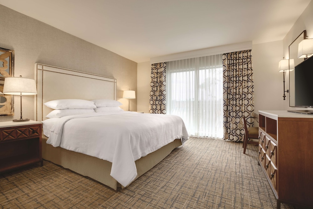 DELUXE, SUITE, KING BED, ACCESSIBLE
