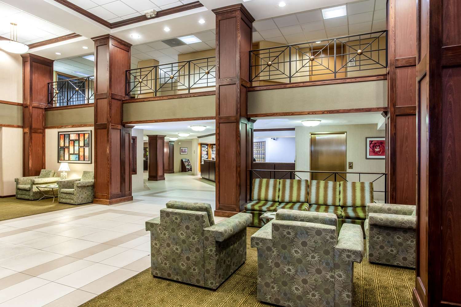 La Quinta Inn Suites Milwaukee Glendale Bayshore 5/37