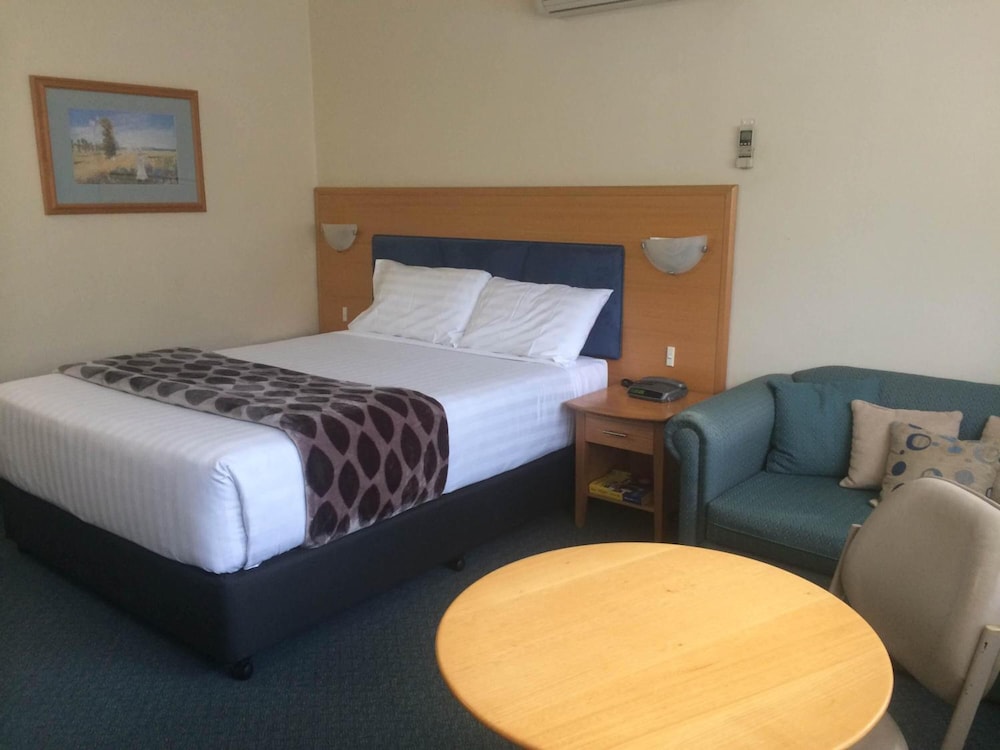 PARK MOTOR INN 27/54