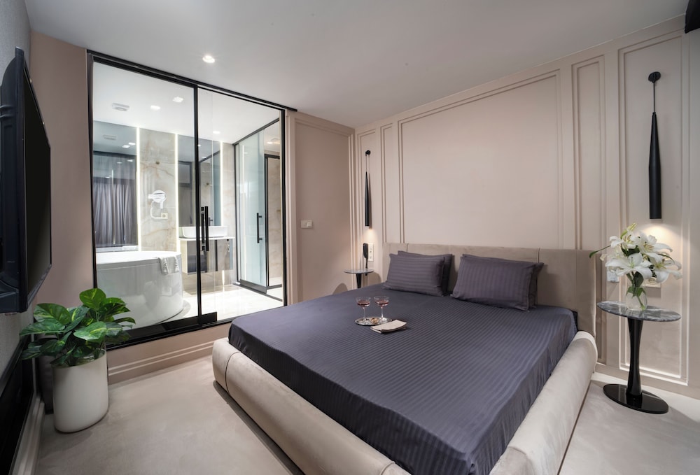 JUNIOR SUITE, EXECUTIVE, HOT TUB, LOUNGE ACCESS