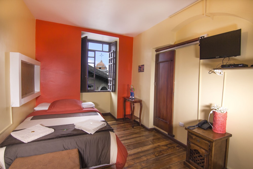 FRIENDS HOSTEL 47/78
