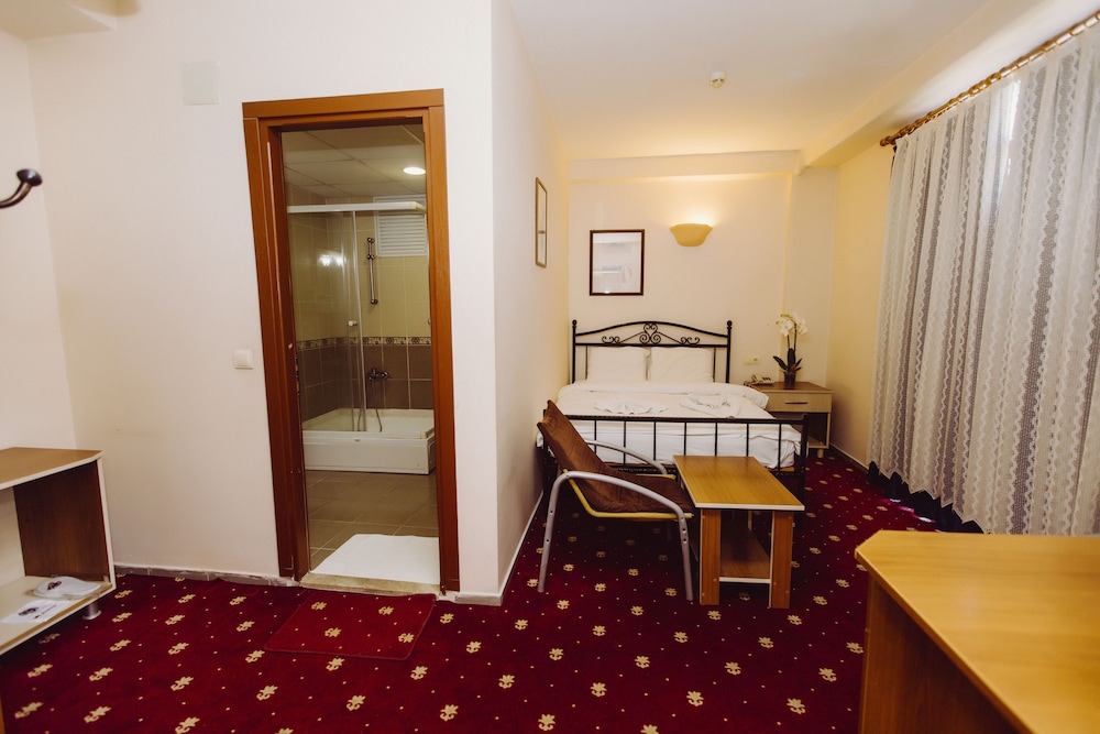 Ozalp Han Hotel 9/16