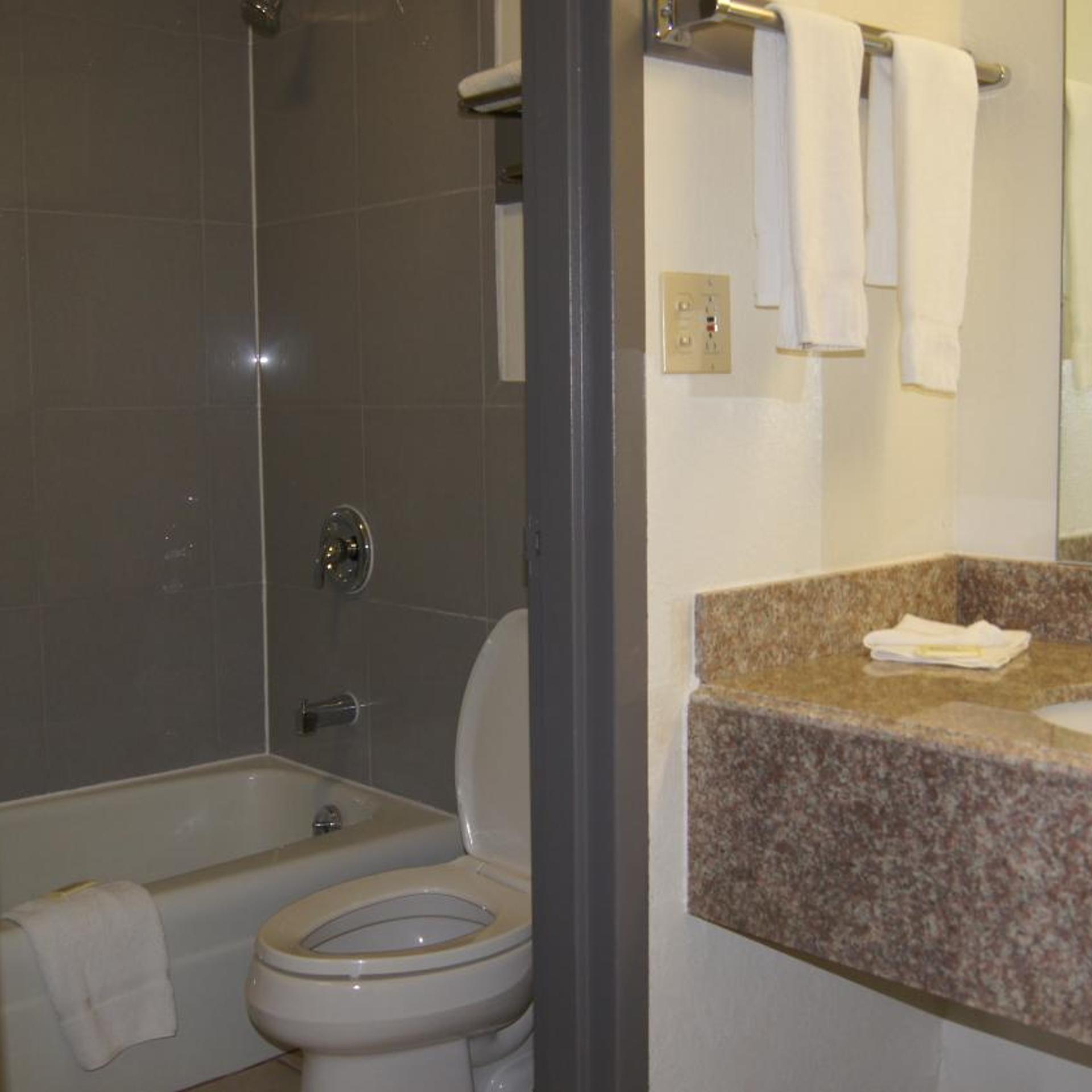 Executive Inn 33/36