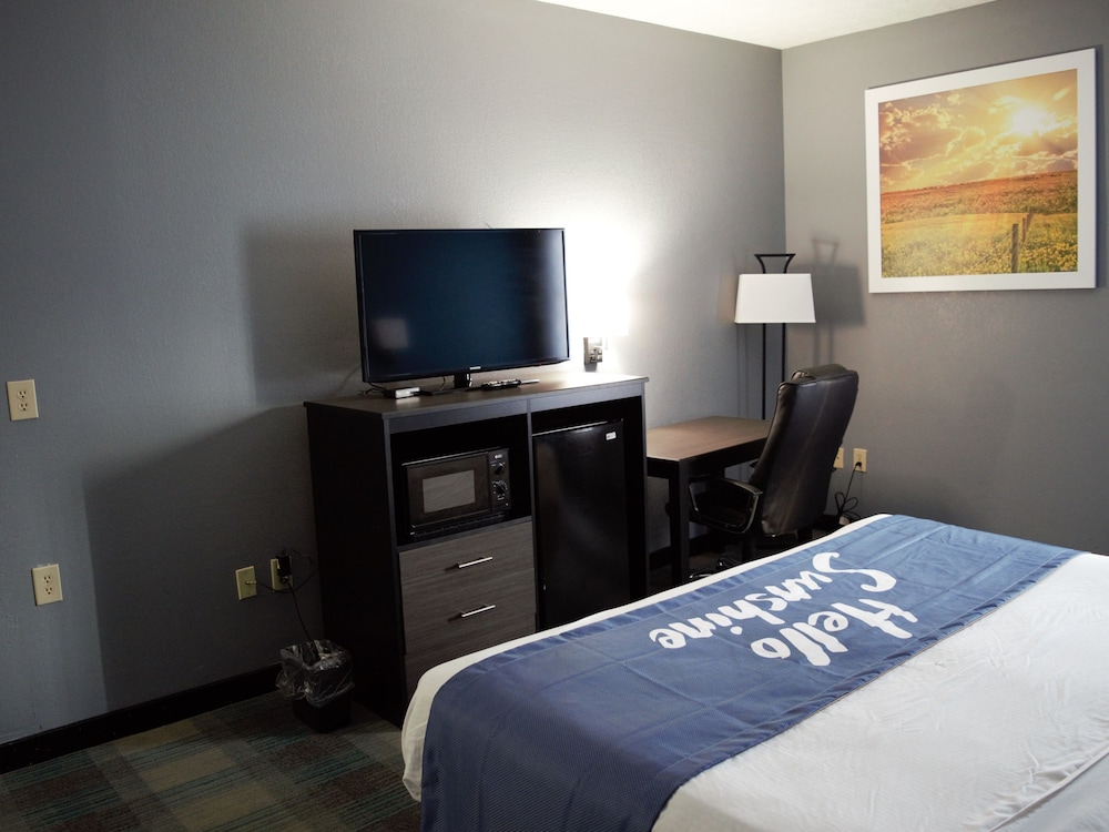 Days Inn by Wyndham Montgomery 17/29