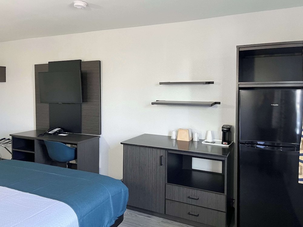 Studio6 Suites Delano, CA 27/40