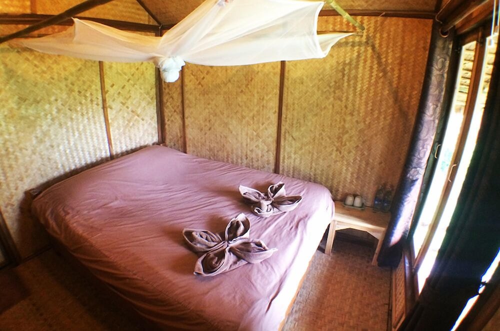 Pai Country Hut 13/50