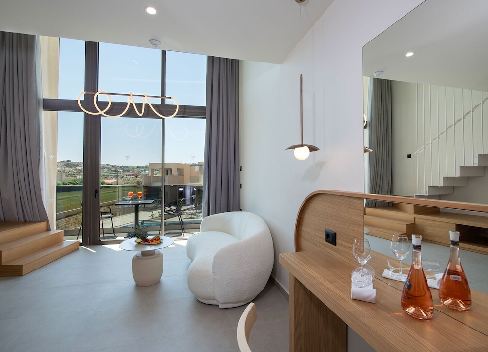 Horizon, Maisonette, King Bed, Pool View