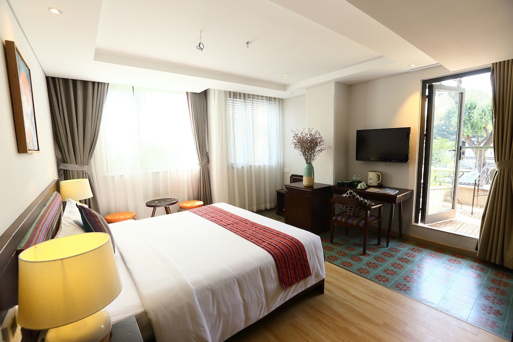 Au Lac Center Hotel 12/50