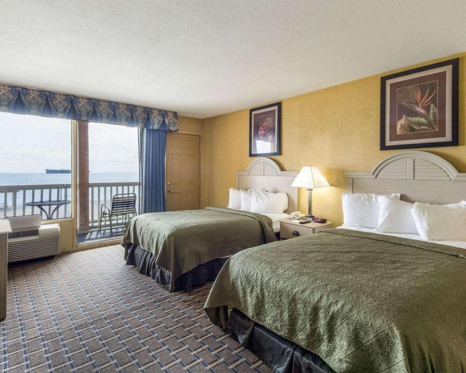 SUITE, 2 DOUBLE BEDS