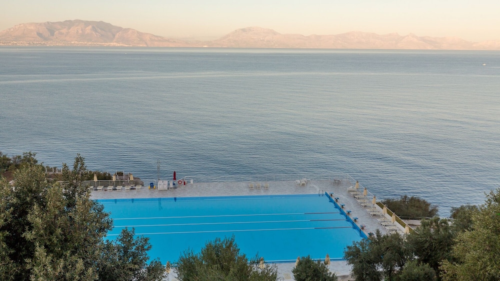 Hotel Perla Del Golfo 58/70