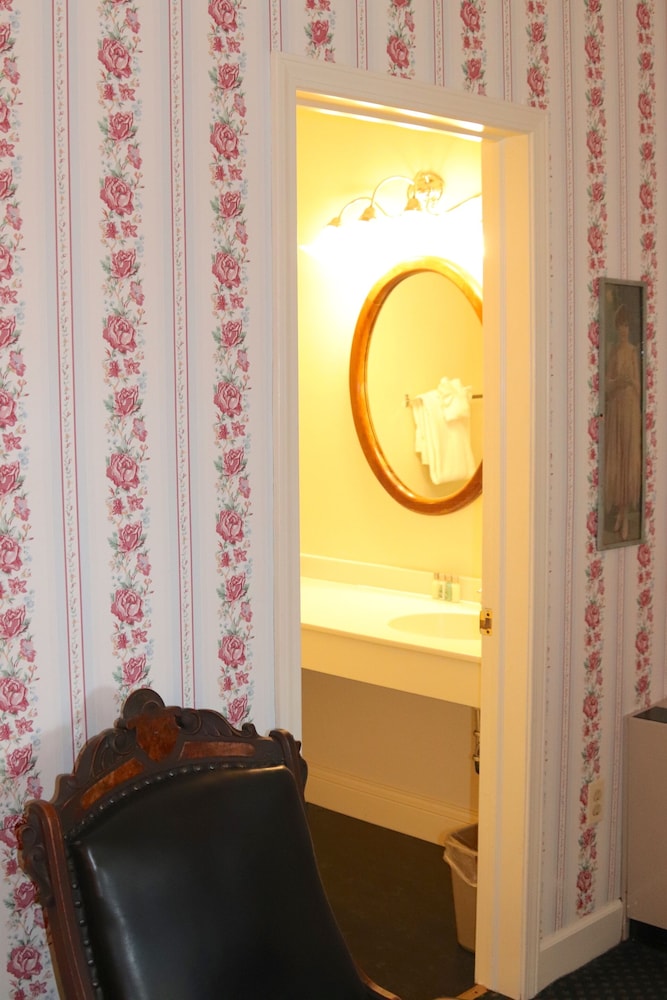 Inn on Mackinac 27/50